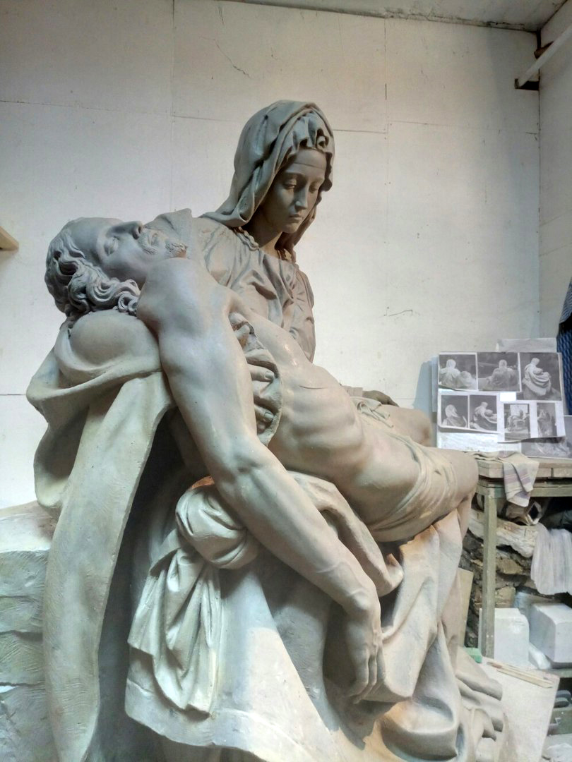 скульптура п'єта оплакування христа